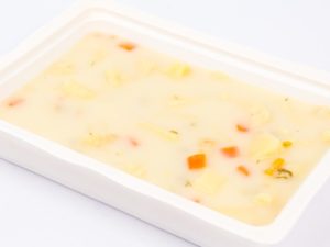 B-Ciorba de cartofi cu rondele de carnati