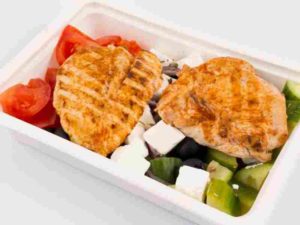 F-Salata greceasca cu feta si piept de pui