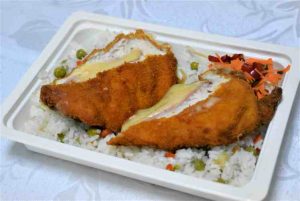 Cordon bleu curcan orez legume B-Cordon bleu de curcan, orez cu legume, castraveti murati