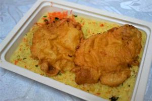 Piept curcan parizian pilaf orez C-Snitel parizian de pui, pilaf de orez