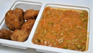 Piept pui nuggets mancare mazare C-Nuggets de pui, mancare de mazare