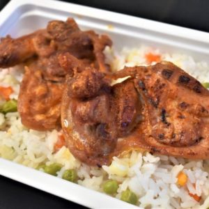 B-Pulpa dezosata de pui, orez cu legume, castraveti murati