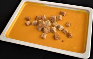 Supa crema morcovi crutoane A-Supa crema de morcovi, crutoane