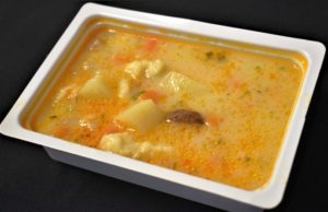 Ciorba cartofi KassaiM 1 A-Ciorba de cartofi cu carnati de casa