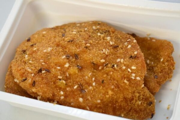 E-Snitel de porc in pane de seminte
