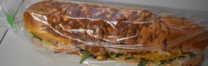 T4-Sandwich cu prosciutto,crema de branza,ruccola si masline